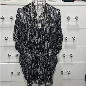 Lush Black and White Abstract V-neck Blouse, size XL, New